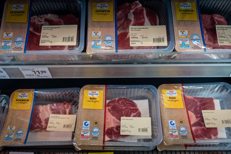 Fleisch an der SB-Theke