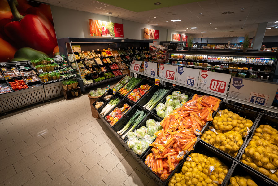 Frisches Obst im Supermarkt in Straubing